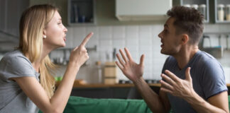 Ghen tuông với chính mình ngày xưa, cô gái dùng dao tấn công chồng mình