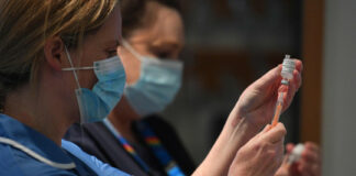 Covid-19: Người trên 40 tuổi được tiêm vắc-xin vào cuối tháng 3